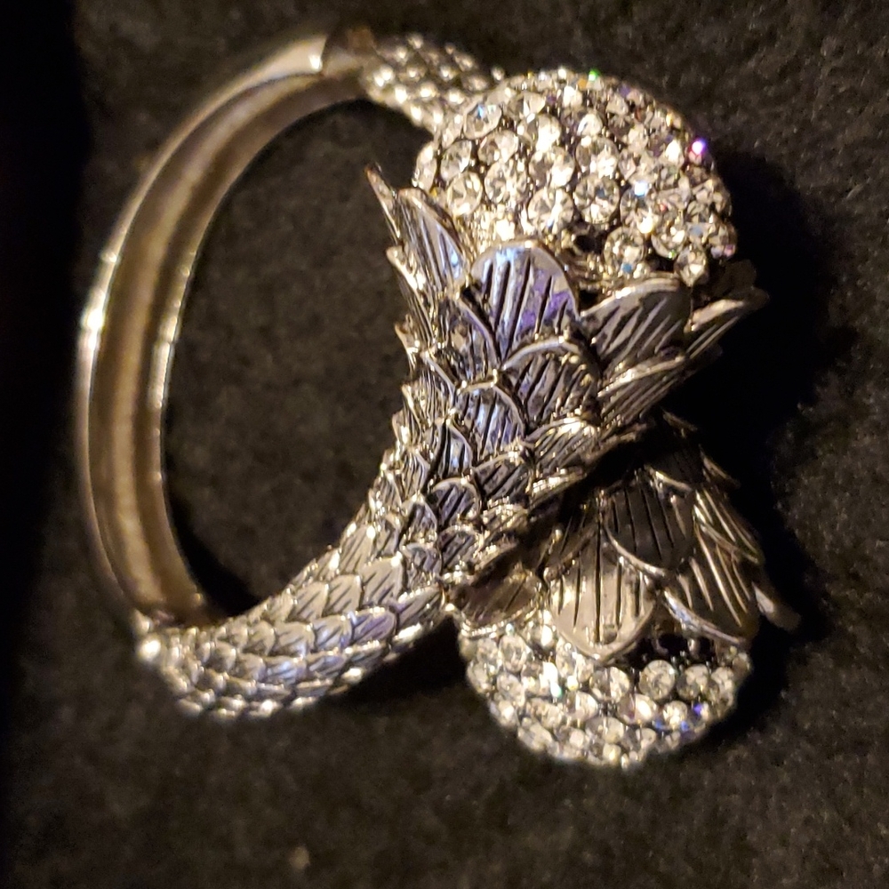 Silver bracelet w/ stones